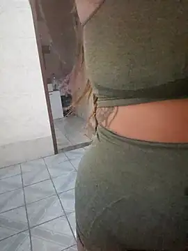 AliceRuivinha2 online show from October 22, 2025, 10:15 am