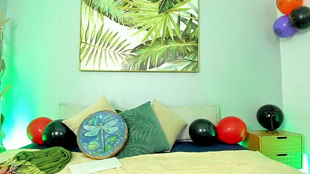 Snapshot of iriis_rosse chatting on October 31, 2025, 1:34 pm iriis rosse online show from October 31, 2025, 1:34 pm