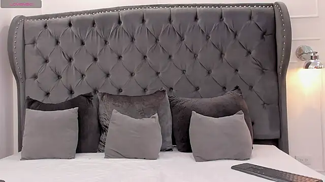 victoria camm online show from February 18, 2026, 5:20 pm