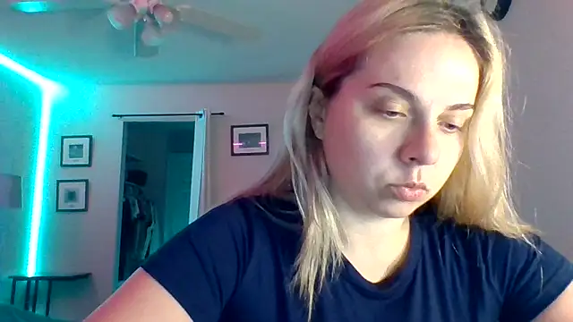 HappyIva online show from September 22, 2025, 6:37 am