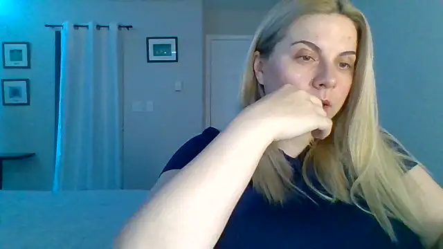 HappyIva online show from November 10, 2025, 5:12 pm