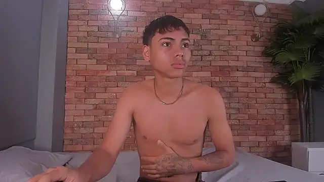 adam piarse01 online show from December 3, 2025, 9:13 pm