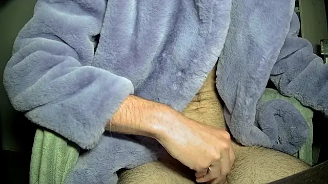 onesieboyx online show from June 11, 2026, 7:01 pm