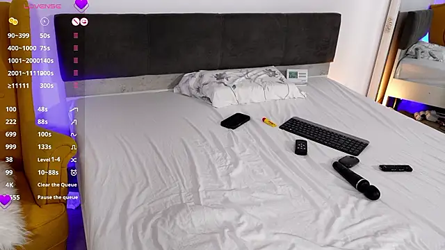 uhlala   online show from February 3, 2026, 6:22 am