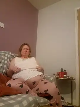 curvy girl71 online show from January 26, 2025, 7:09 pm