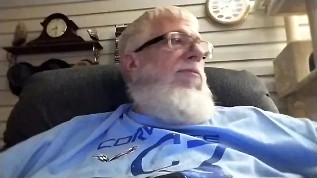 Snapshot of Futura_intx chatting on December 21, 2025, 2:30 am Futura intx online show from December 21, 2025, 2:30 am