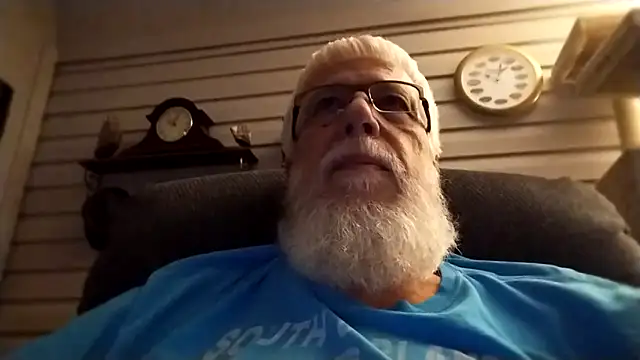 Snapshot of Futura_intx chatting on January 7, 2026, 4:04 am Futura intx online show from January 7, 2026, 4:04 am