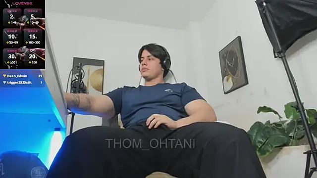 Snapshot of Thom_Ohtani chatting on July 17, 2026, 2:40 am Thom Ohtani online show from July 17, 2026, 2:40 am