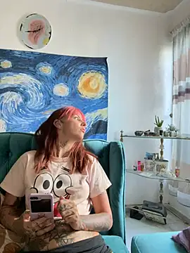 Izy cute  online show from April 17, 2026, 10:35 pm