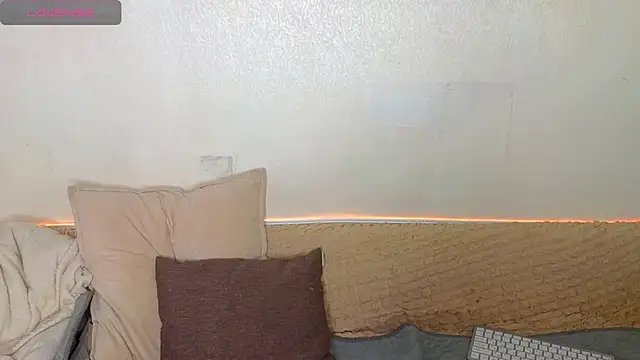 emilytrays online show from February 3, 2026, 1:48 am