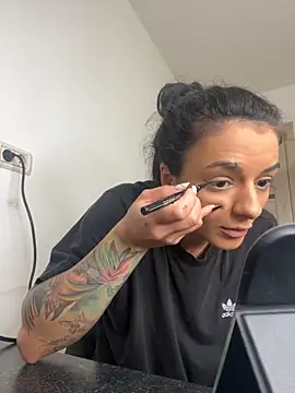 NNNoire online show from October 26, 2025, 8:09 am