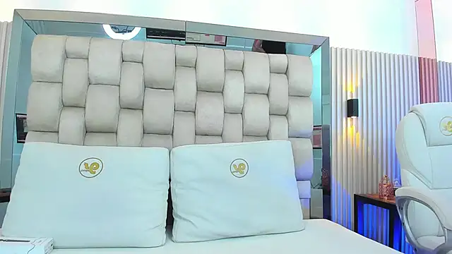 ashlyn parker online show from February 5, 2025, 7:53 pm