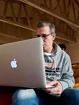 Snapshot of dimitrimarek chatting on January 18, 2025, 3:27 pm dimitrimarek online show from January 18, 2025, 3:27 pm