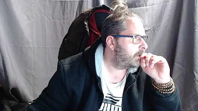 Snapshot of Streamlove77 chatting on January 21, 2025, 3:21 pm Streamlove77 online show from January 21, 2025, 3:21 pm