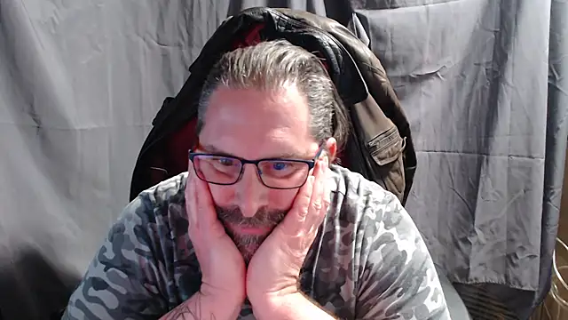 Snapshot of Streamlove77 chatting on January 30, 2025, 12:27 pm Streamlove77 online show from January 30, 2025, 12:27 pm