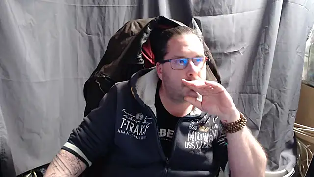 Snapshot of Streamlove77 chatting on February 12, 2025, 3:38 pm Streamlove77 online show from February 12, 2025, 3:38 pm