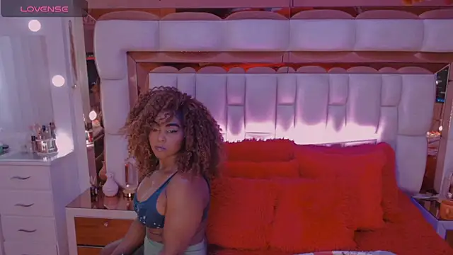 Aliana Ross online show from November 19, 2025, 8:25 am