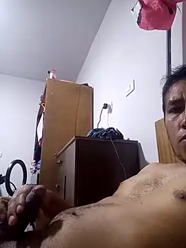 Snapshot of Elpeque_x40 chatting on January 6, 2025, 4:04 am Elpeque x40 online show from January 6, 2025, 4:04 am