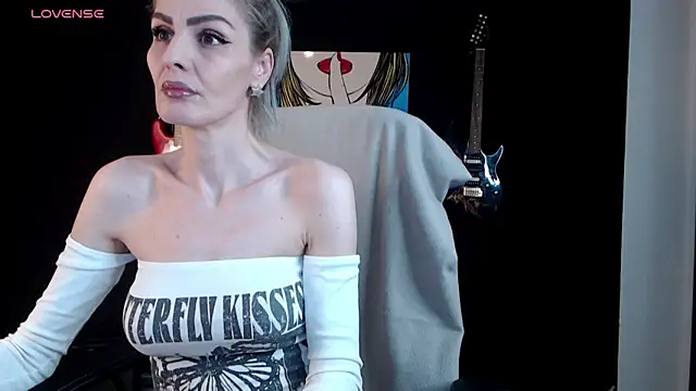 AshlineKatte online show from March 18, 2025, 6:15 pm