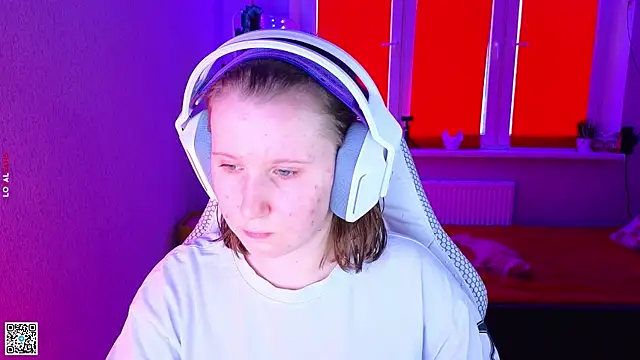 mon lola online show from November 24, 2025, 12:38 pm