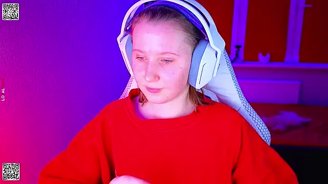 mon lola online show from December 2, 2025, 4:57 pm