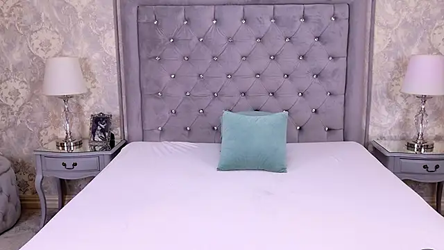 LexiRiley online show from October 28, 2025, 6:28 am