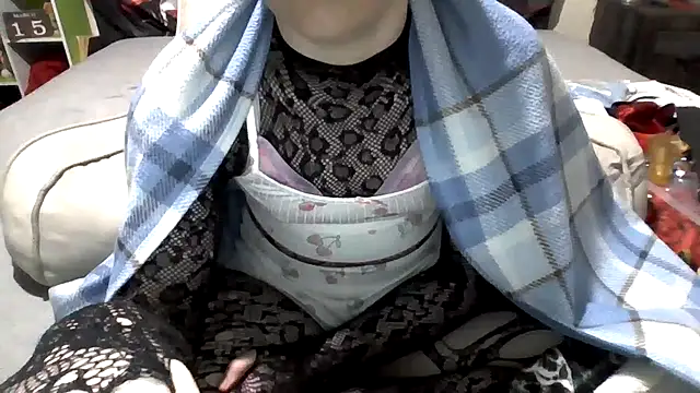 AverageRose online show from March 16, 2025, 11:49 am