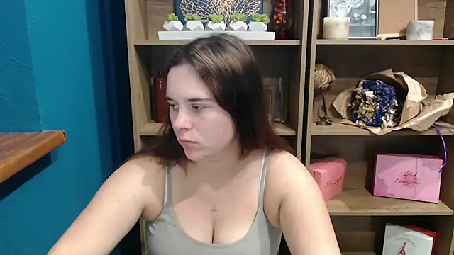 mini girly online show from October 5, 2025, 12:25 pm