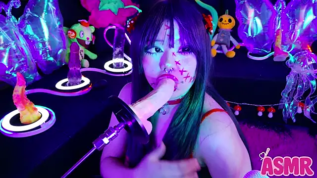 LaytonBox online show from November 18, 2025, 4:22 pm