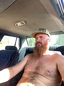 Snapshot of 32XRedBeard chatting on April 21, 2026, 8:55 pm 32XRedBeard online show from April 21, 2026, 8:55 pm