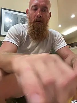 Snapshot of 32XRedBeard chatting on May 3, 2026, 12:05 am 32XRedBeard online show from May 3, 2026, 12:05 am