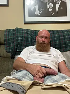 Snapshot of 32XRedBeard chatting on May 4, 2026, 1:01 am 32XRedBeard online show from May 4, 2026, 1:01 am