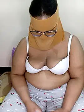 Snapshot of Samara-Bella chatting on February 14, 2025, 11:53 pm Samara-Bella online show from February 14, 2025, 11:53 pm