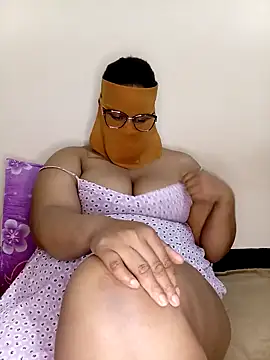 Snapshot of Samara-Bella chatting on March 5, 2025, 8:00 pm Samara-Bella online show from March 5, 2025, 8:00 pm