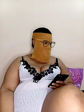 Snapshot of Samara-Bella chatting on March 6, 2025, 8:37 pm Samara-Bella online show from March 6, 2025, 8:37 pm