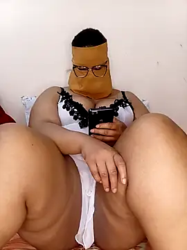 Snapshot of Samara-Bella chatting on March 7, 2025, 11:18 am Samara-Bella online show from March 7, 2025, 11:18 am