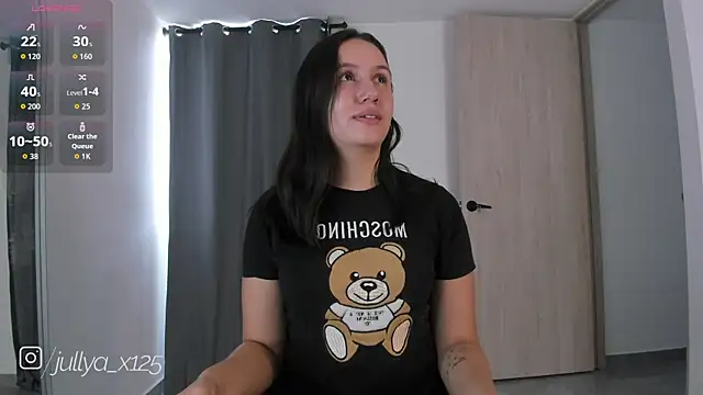 Snapshot of Jullya_x chatting on April 22, 2026, 8:32 pm Jullya x online show from April 22, 2026, 8:32 pm