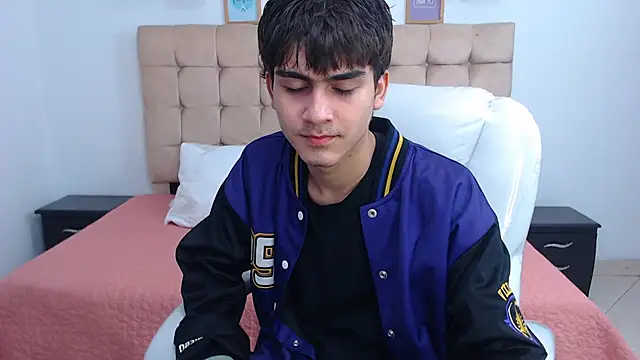 Tommy18   online show from February 6, 2025, 6:29 am