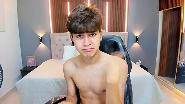 Tommy18   online show from October 1, 2025, 3:23 am