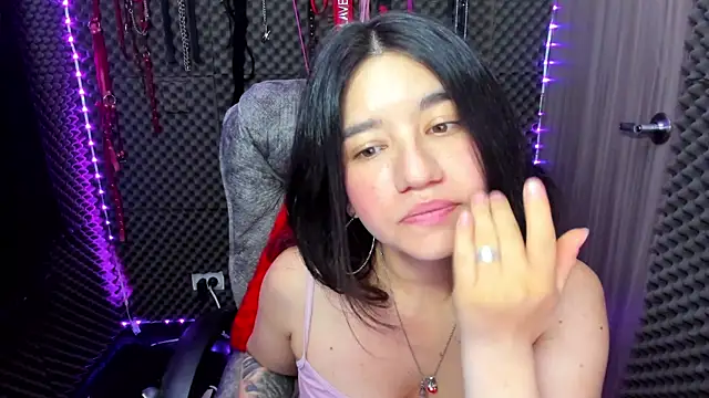 lilihot  online show from February 19, 2025, 4:00 pm