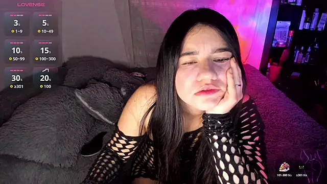 lilihot  online show from May 17, 2026, 5:27 am