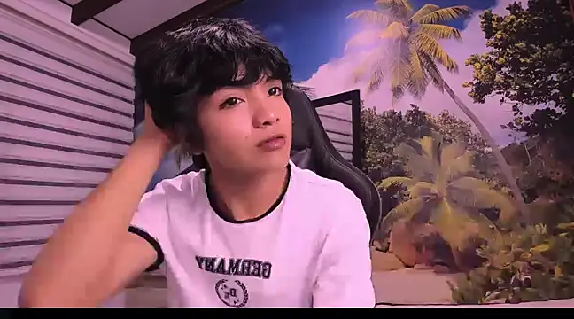 AllanYong18 online show from February 1, 2025, 2:05 am