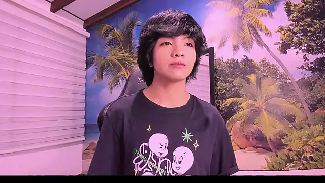 AllanYong18 online show from February 4, 2025, 1:13 am