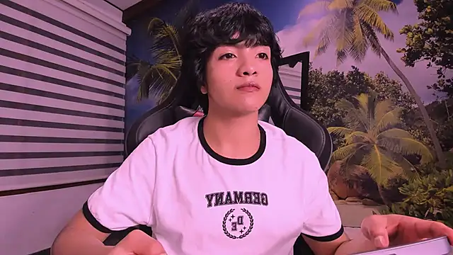 AllanYong18 online show from February 16, 2025, 10:43 am