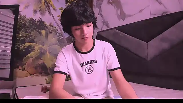 AllanYong18 online show from February 24, 2025, 4:05 am