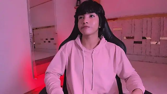 AllanYong18 online show from March 16, 2025, 2:32 am