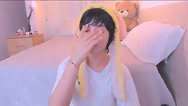 AllanYong18 online show from October 10, 2025, 12:31 am