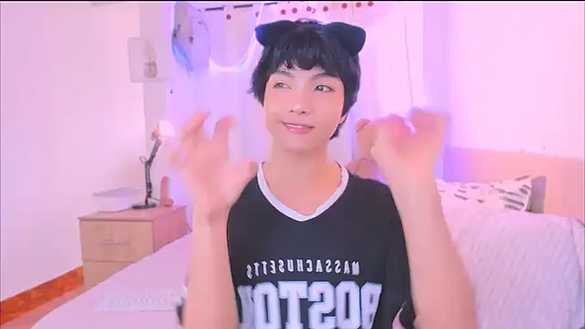 AllanYong18 online show from November 2, 2025, 3:14 pm