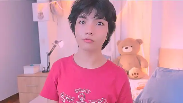 AllanYong18 online show from December 19, 2025, 11:06 am