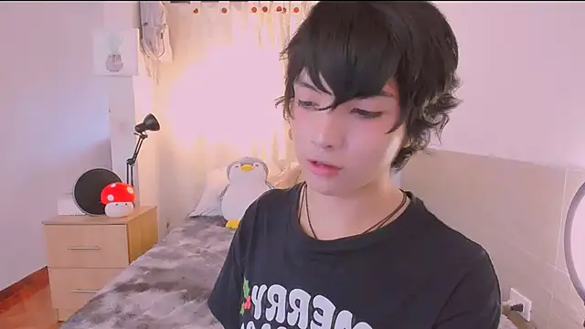 AllanYong18 online show from March 26, 2026, 12:33 pm